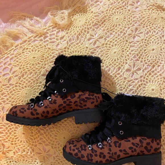 pop Craft Leopard Suede hiking boots . sizes  : 7 med 8 med.8 1/2 med. - Picture 3 of 4